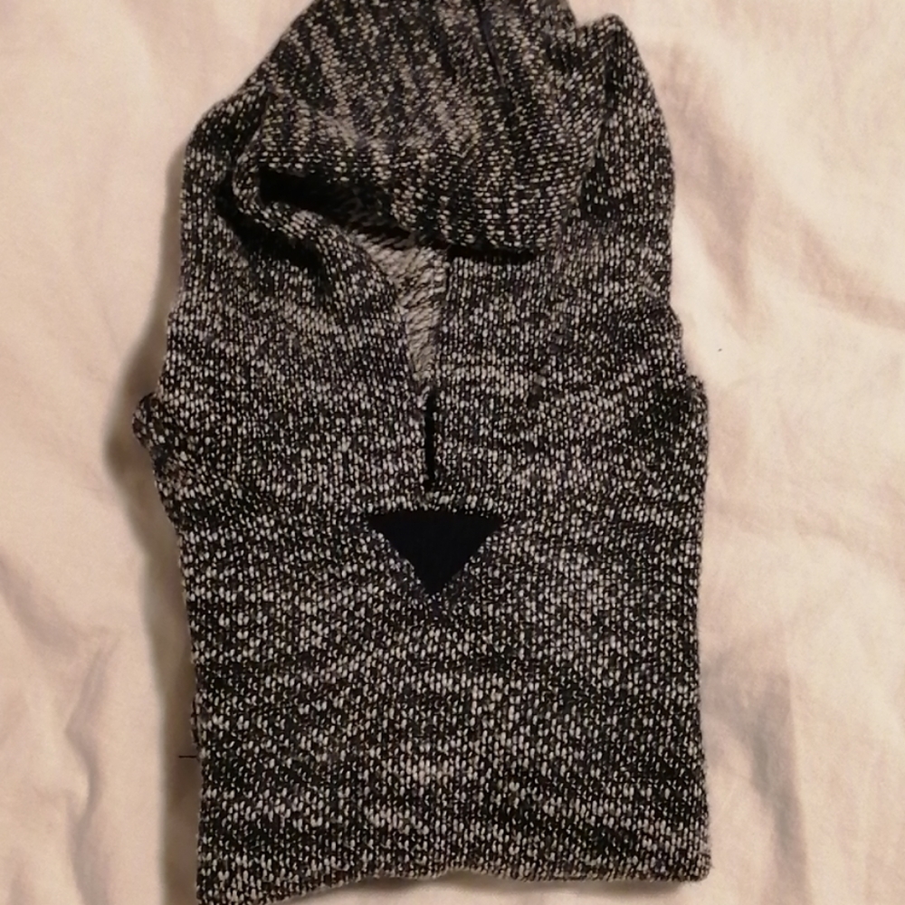 Hoody/sweater. - Picture 2 of 2